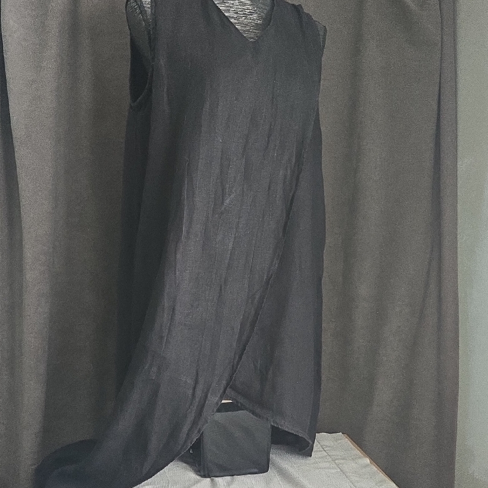 Elegant Black Sleeveless Tunic